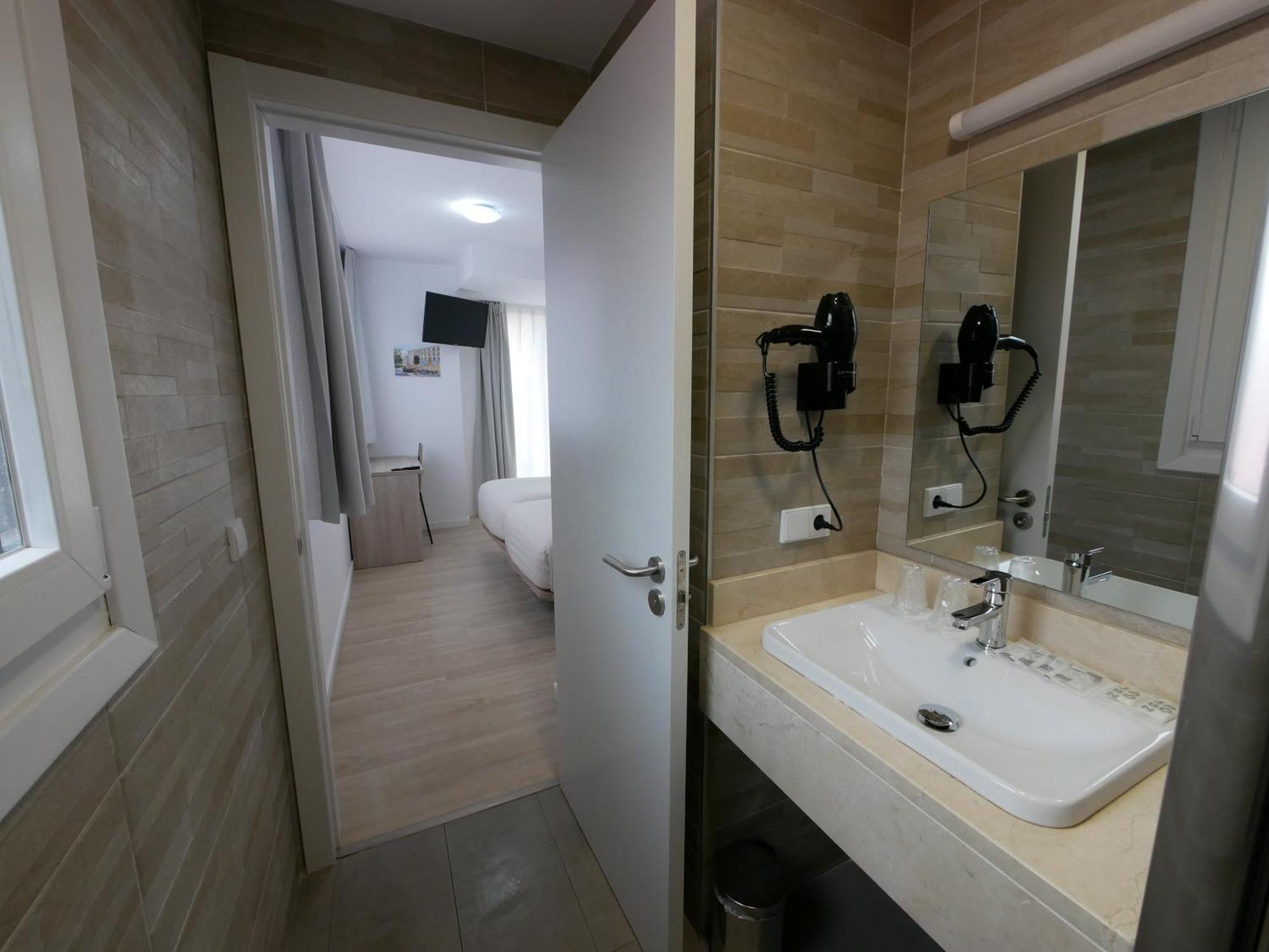 Hotel Myro Хихон Екстериор снимка